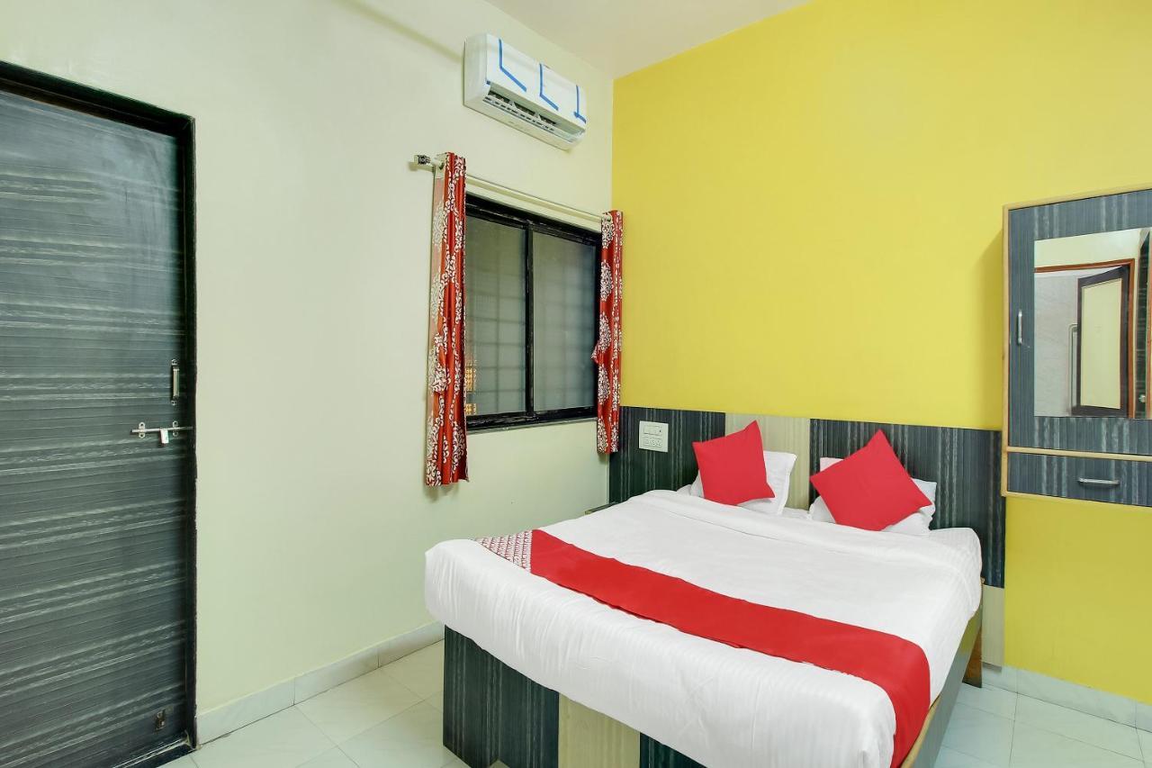 Oyo Flagship 48365 Hotel Shiva'S Castle Chalisgaon Экстерьер фото