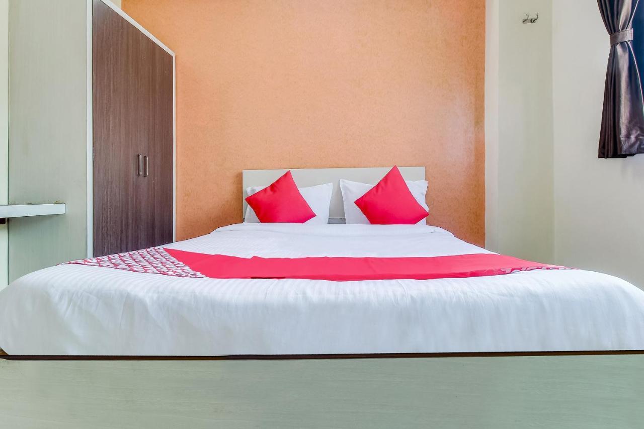 Oyo Flagship 48365 Hotel Shiva'S Castle Chalisgaon Экстерьер фото