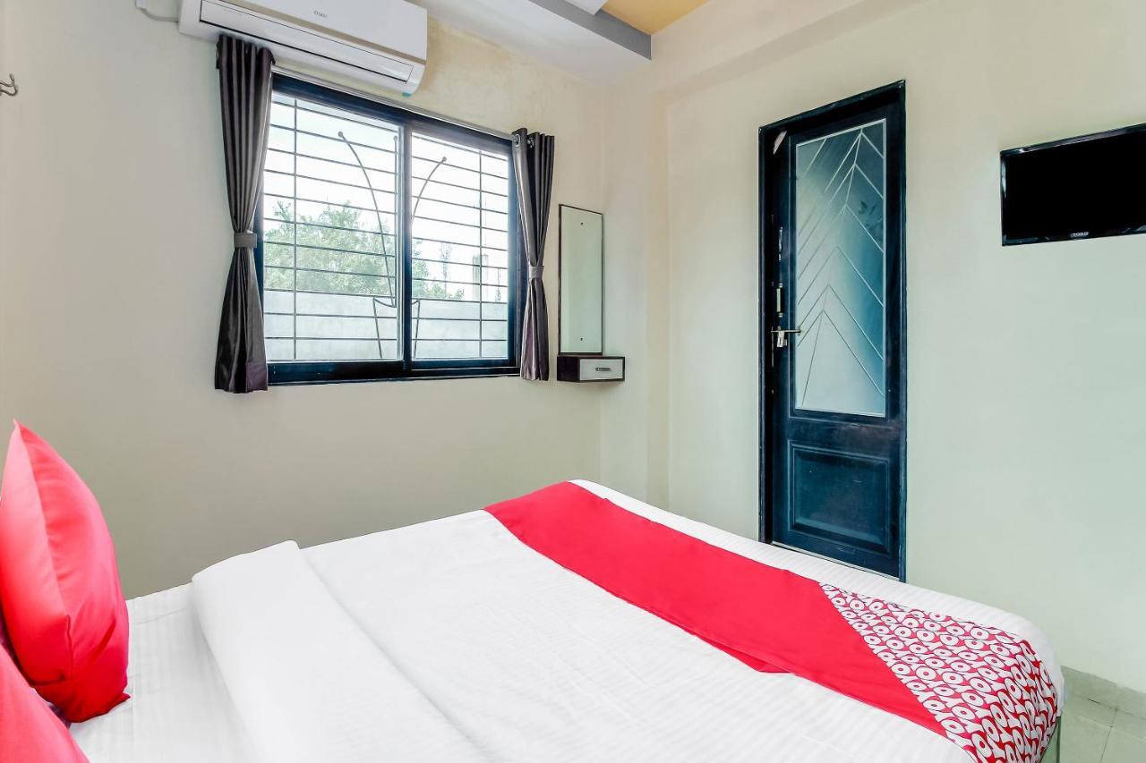 Oyo Flagship 48365 Hotel Shiva'S Castle Chalisgaon Экстерьер фото