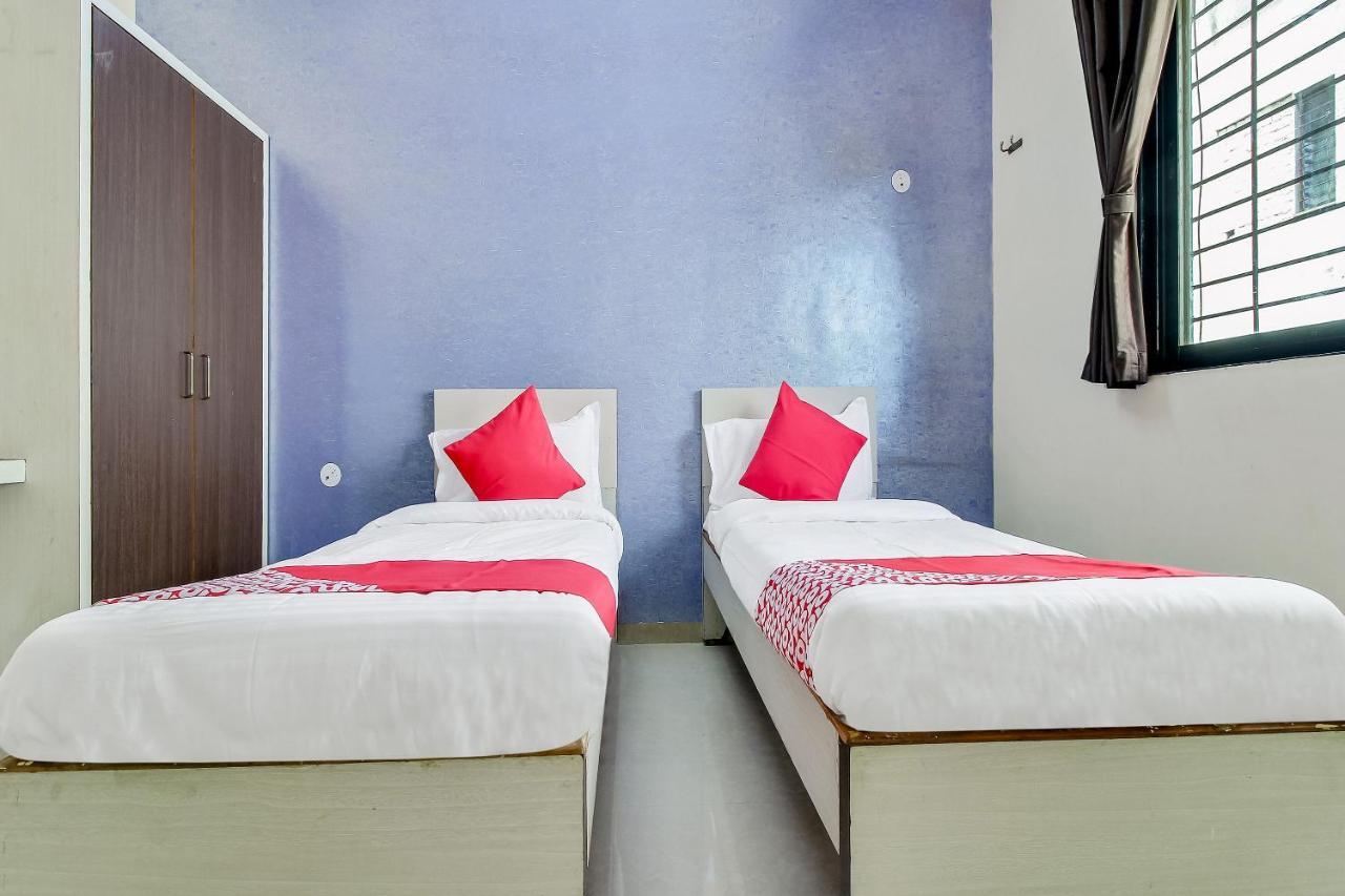 Oyo Flagship 48365 Hotel Shiva'S Castle Chalisgaon Экстерьер фото