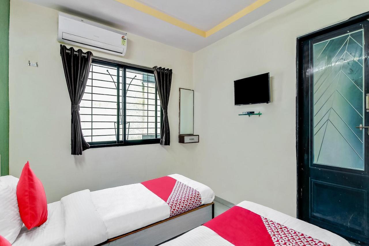 Oyo Flagship 48365 Hotel Shiva'S Castle Chalisgaon Экстерьер фото