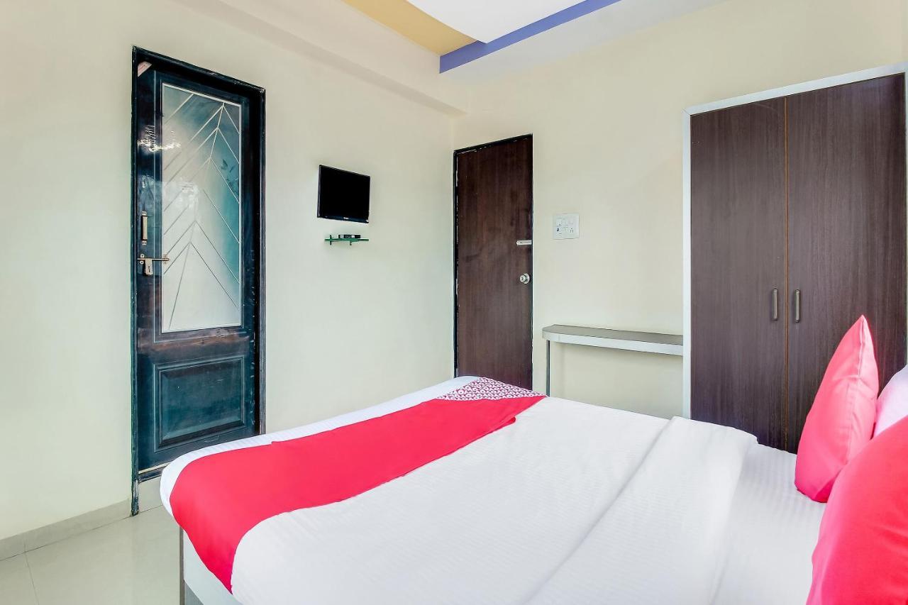 Oyo Flagship 48365 Hotel Shiva'S Castle Chalisgaon Экстерьер фото