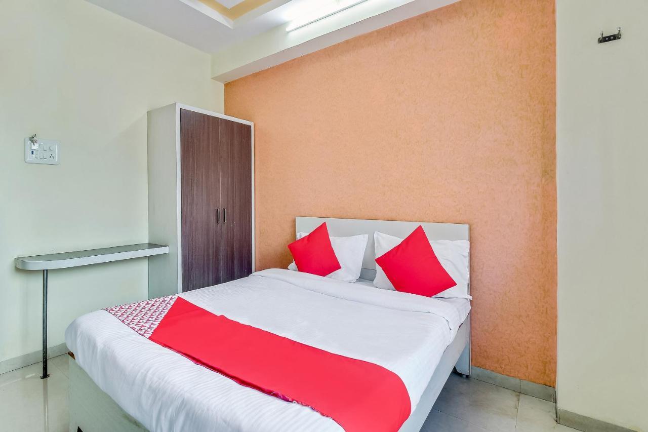 Oyo Flagship 48365 Hotel Shiva'S Castle Chalisgaon Экстерьер фото