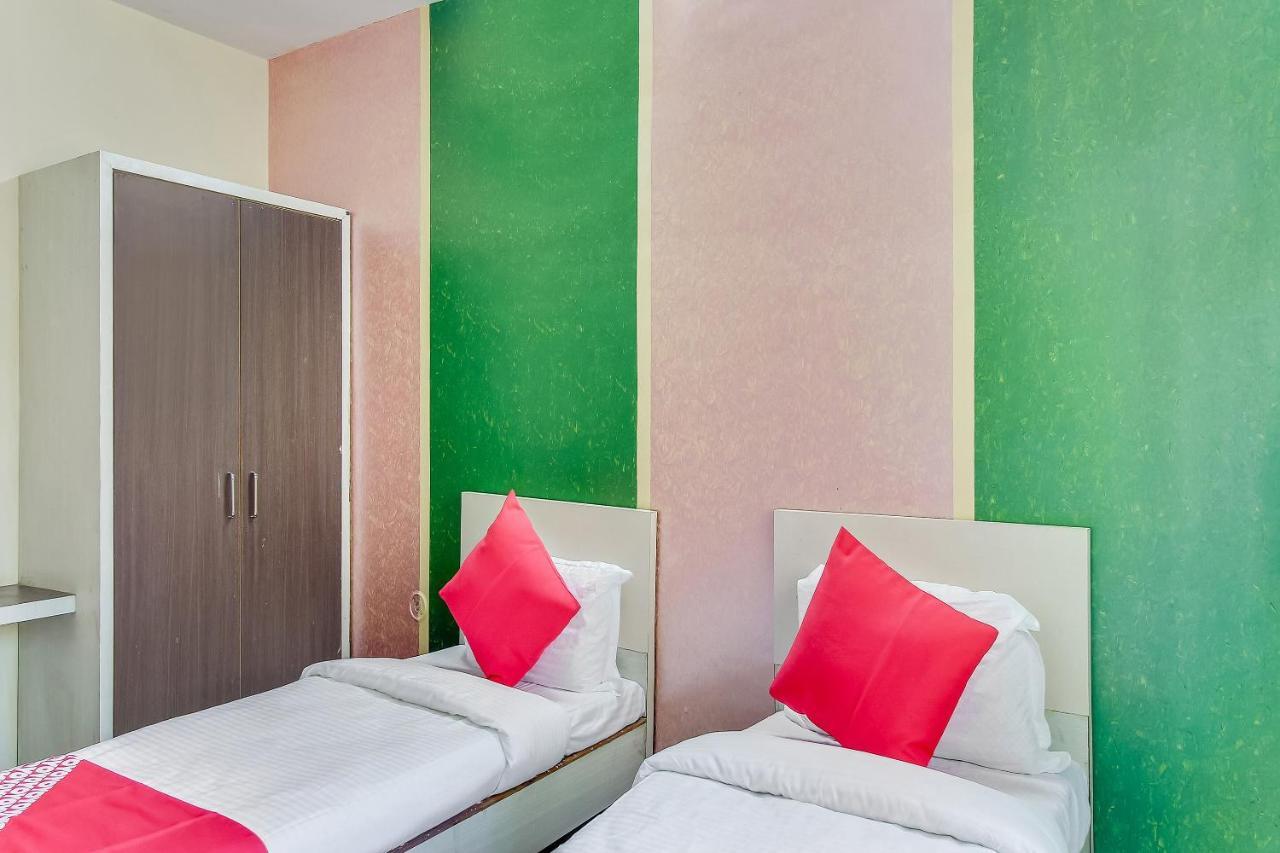 Oyo Flagship 48365 Hotel Shiva'S Castle Chalisgaon Экстерьер фото