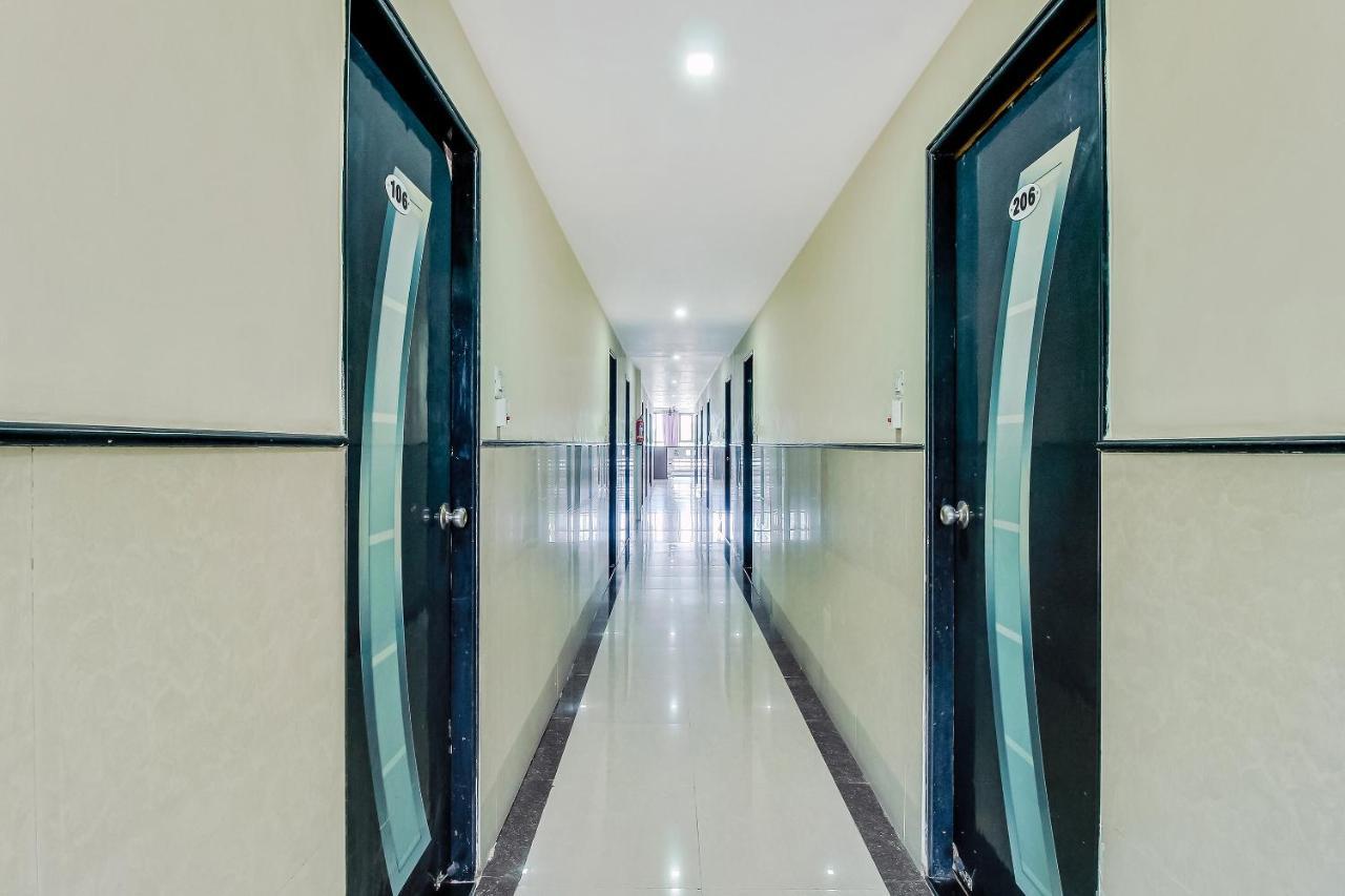Oyo Flagship 48365 Hotel Shiva'S Castle Chalisgaon Экстерьер фото